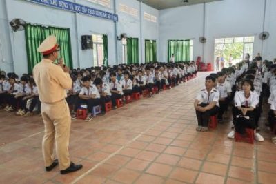 TUYÊN TRUYỀN PHÁP LUẬT VỀ TTATGT ĐƯỜNG BỘ, HƯỚNG DẪN KỸ NĂNG LÁI XE GẮN MÁY AN TOÀN CHO LỨA TUỔI HỌC SINH